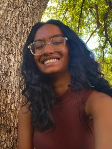 Sriya headshot